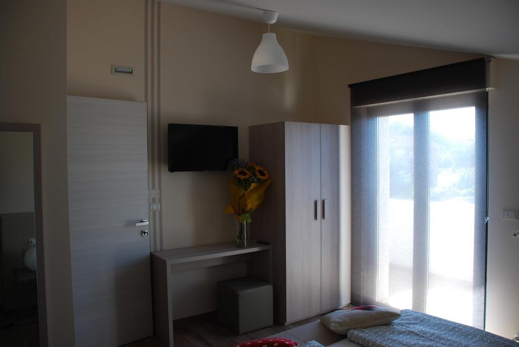 B&B Raffaello A Mare Монтезільвано Екстер'єр фото